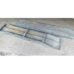 STEEL HEAVY DUTY LOADING RAMPS ,CAN USE FOR VARIOUS TRACTOR LORRIES