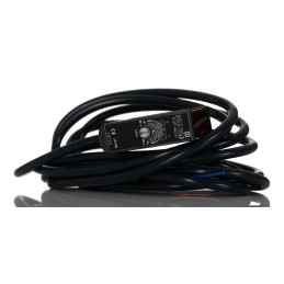 1 pcs - Omron Diffuse Photoelectric Sensor, Block Sensor, 700 mm Detection Range