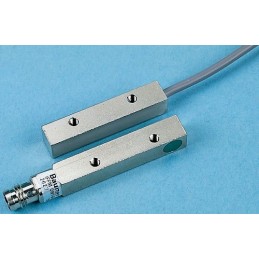 1 pcs - Baumer Inductive Block-Style Proximity Sensor, 0.8 mm Detection, PNP Output, 10 - 30 V dc, IP67