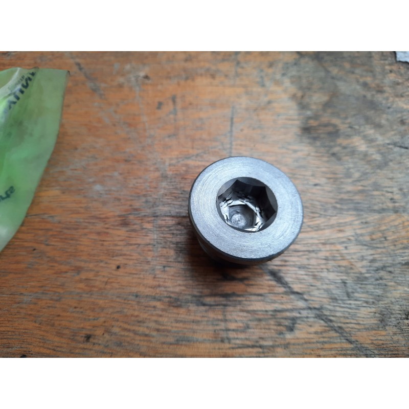 Hyundai oil drain plug