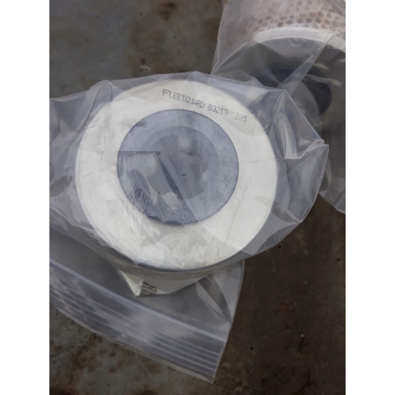 fleetguard air filter 83213