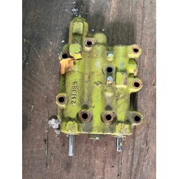 Dana spicer 241635 distributor plate housing