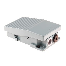 1 pcs - Schneider Electric Industrial Duty Momentary On-Off Foot Switch - Metal Case Material, 1NC, 1NO, 3 A @ 240 V ac Contact