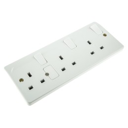 1 pcs - MK Electric White 3 Gang Plug Socket, 2 Poles, 13A, Type G - British, Indoor Use