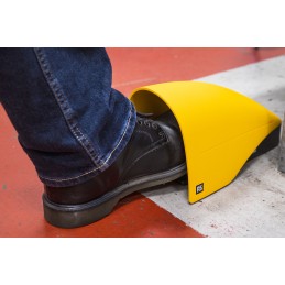 1 pcs - RS PRO Momentary Foot Switch - Die Cast Aluminium Case Material, NC/NO, 3 A @ 500 V ac Contact Current, 230V Contact