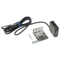 1 pcs - Omron Background Suppression Distance Sensor, Block Sensor, 5 - 200 mm Detection Range