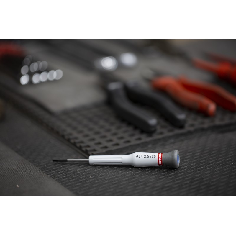 1 pcs - Facom Slotted Screwdriver, 2.5 mm Tip, 35 mm Blade, 117 mm Overall