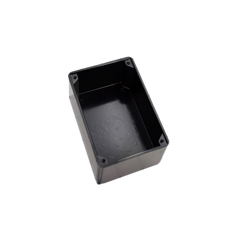1 pcs : 220 - Case Plastic, Phenolic Black Cover Included 4.000' L x 2.875' W (101.60mm x 73.03mm) X 1.560' (39.62mm)