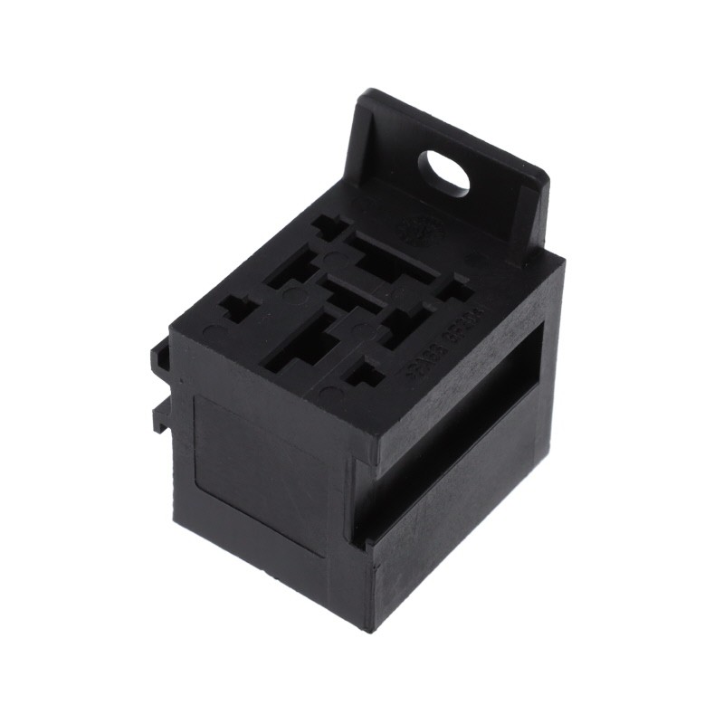 1 pcs : 99025 - RELAY SOCKET 70A