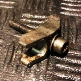 2007 VOLKSWAGEN CRAFTER 2.5 TDI FUEL INJECTOR CLAMP