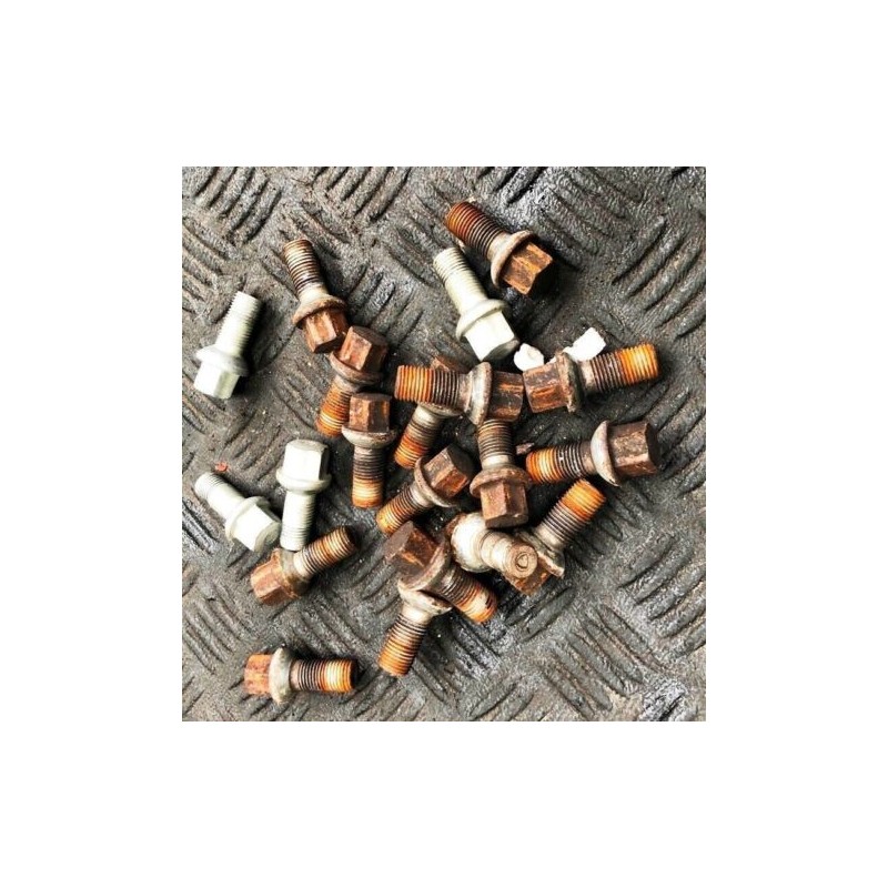 2009 MERCEDES-BENZ C-CLASS W204 C320 wheel nut x 16