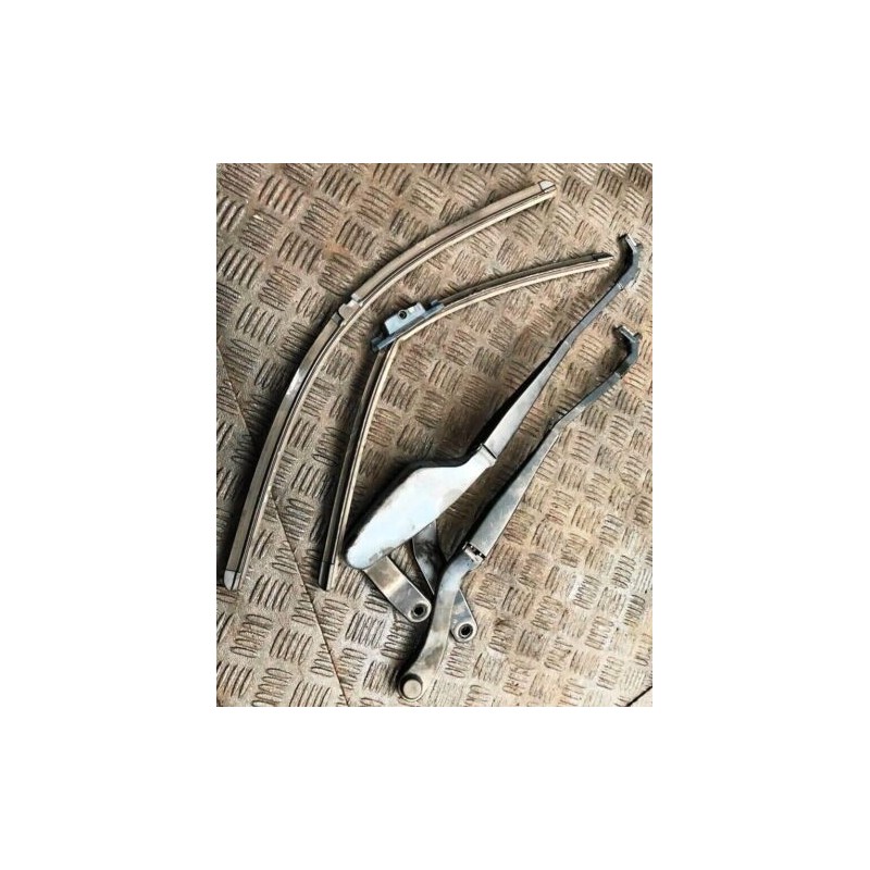 2009 MERCEDES-BENZ C-CLASS W204 C320 WIPER ARM PAIR