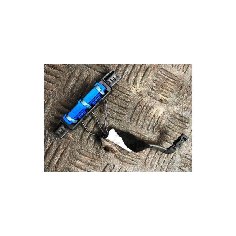 2009 MERCEDES-BENZ C-CLASS W204 C320 AMG BOOTLID ANTENNA AMPLIFIER A2048270548