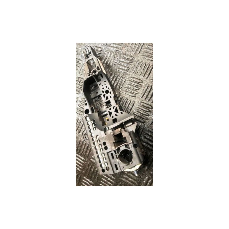 2014 RENAULT CLIO 1.5 DCI MK4 LH FRONT DOOR HANDLE BRACKET