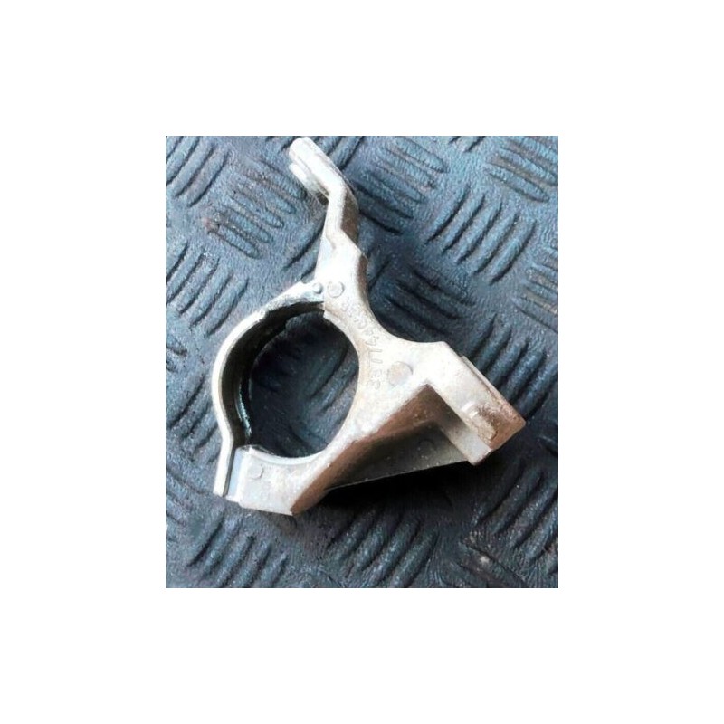 2014 RENAULT CLIO 1.5 DCI MK4 RH DRIVESHAFT CARRIER