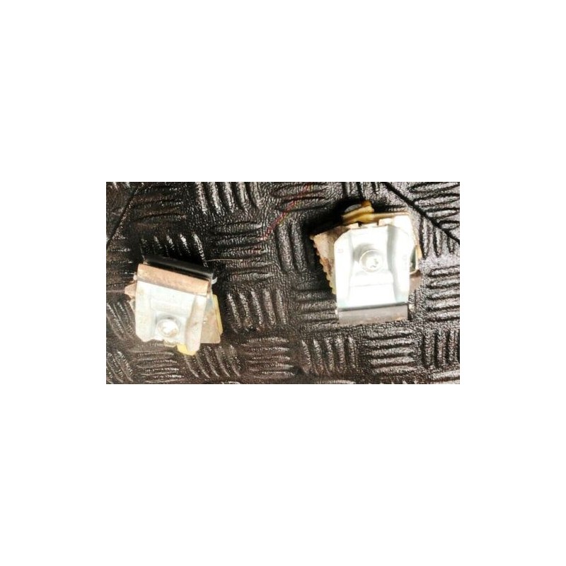 2009 VW TIGUAN 1.4 TSI MK1 5N RH FRONT DOOR WINDOW BRACKET PAIR