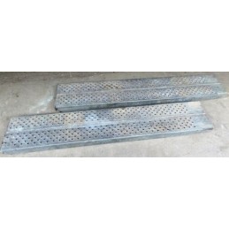 STEEL HEAVY DUTY LOADING RAMPS ,CAN USE FOR VARIOUS TRACTOR LORRIES