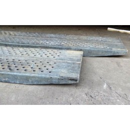 STEEL HEAVY DUTY LOADING RAMPS ,CAN USE FOR VARIOUS TRACTOR LORRIES