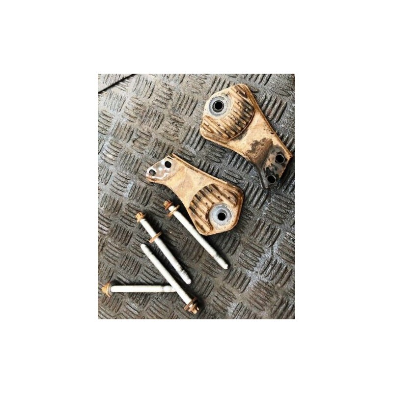 2009 MERCEDES-BENZ C-CLASS W204 C320 SUBFRAME HOLDER PAIR A2043520146 / A204352