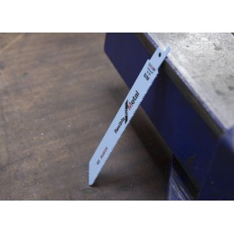 1 Lot of 5 - Bosch, 14 Teeth Per Inch 150mm Cutting Length Reciprocating Saw Blade, Pack of 5